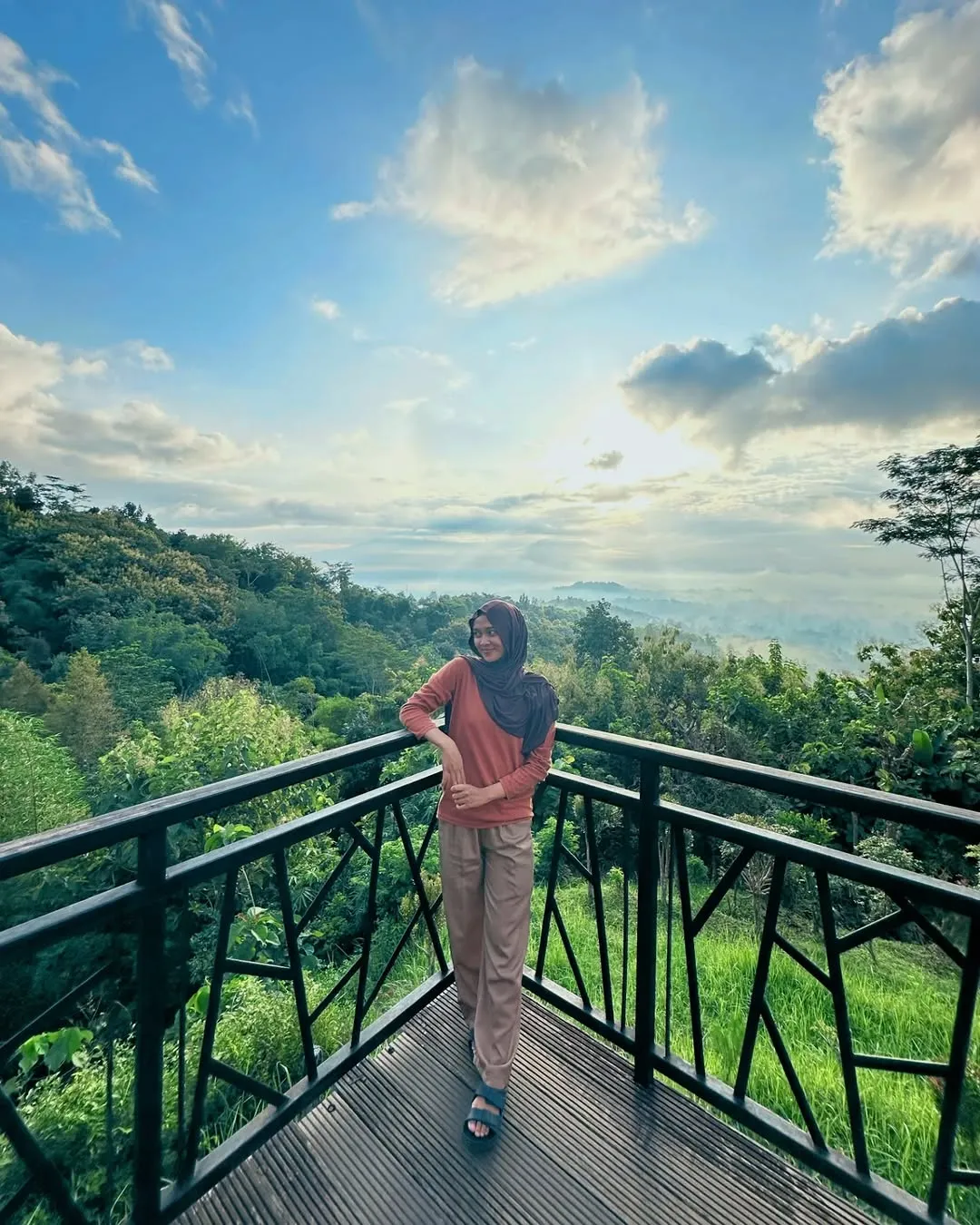 Punthuk Setumbu — Sunrise Legendaris Bareng Borobudur