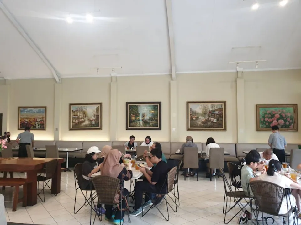 Rasa Bakery & Cafe – Legenda Roti Bandung