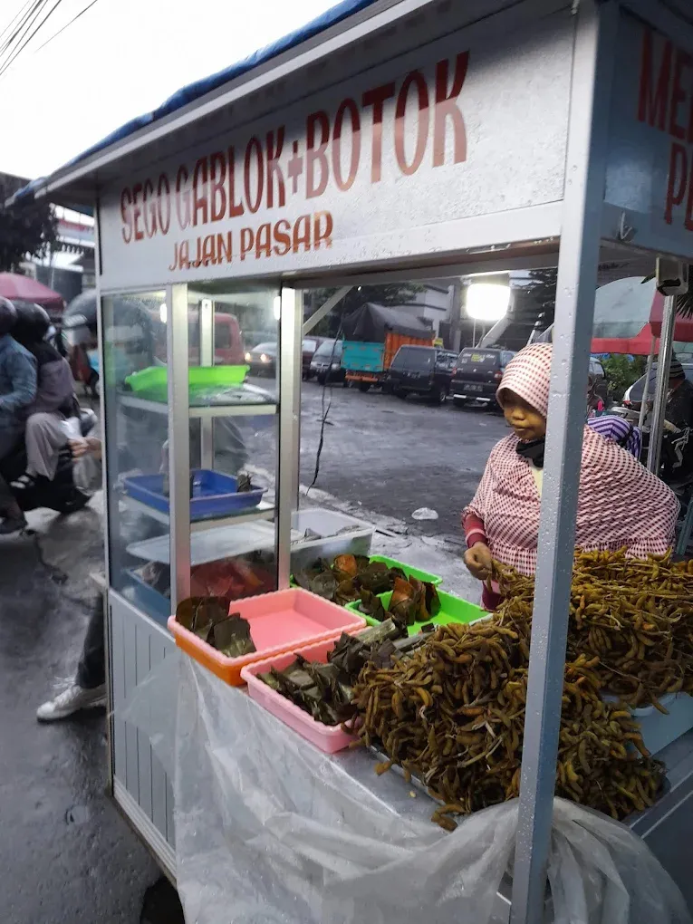 Sego Gablok: Nasi Uduk Harum yang Bikin Kenyang