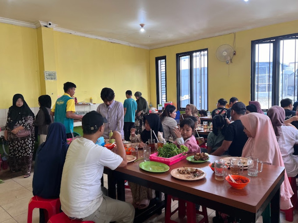 Warung Nasi Ibu Imas – Ikon Kuliner Sunda