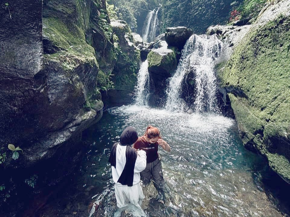 Curug Ciampea (Green Lagoon Tenjolaya) – Surga Bawah Air yang Belum Ramai