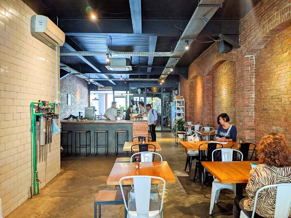 Two Hands Full – Bandung