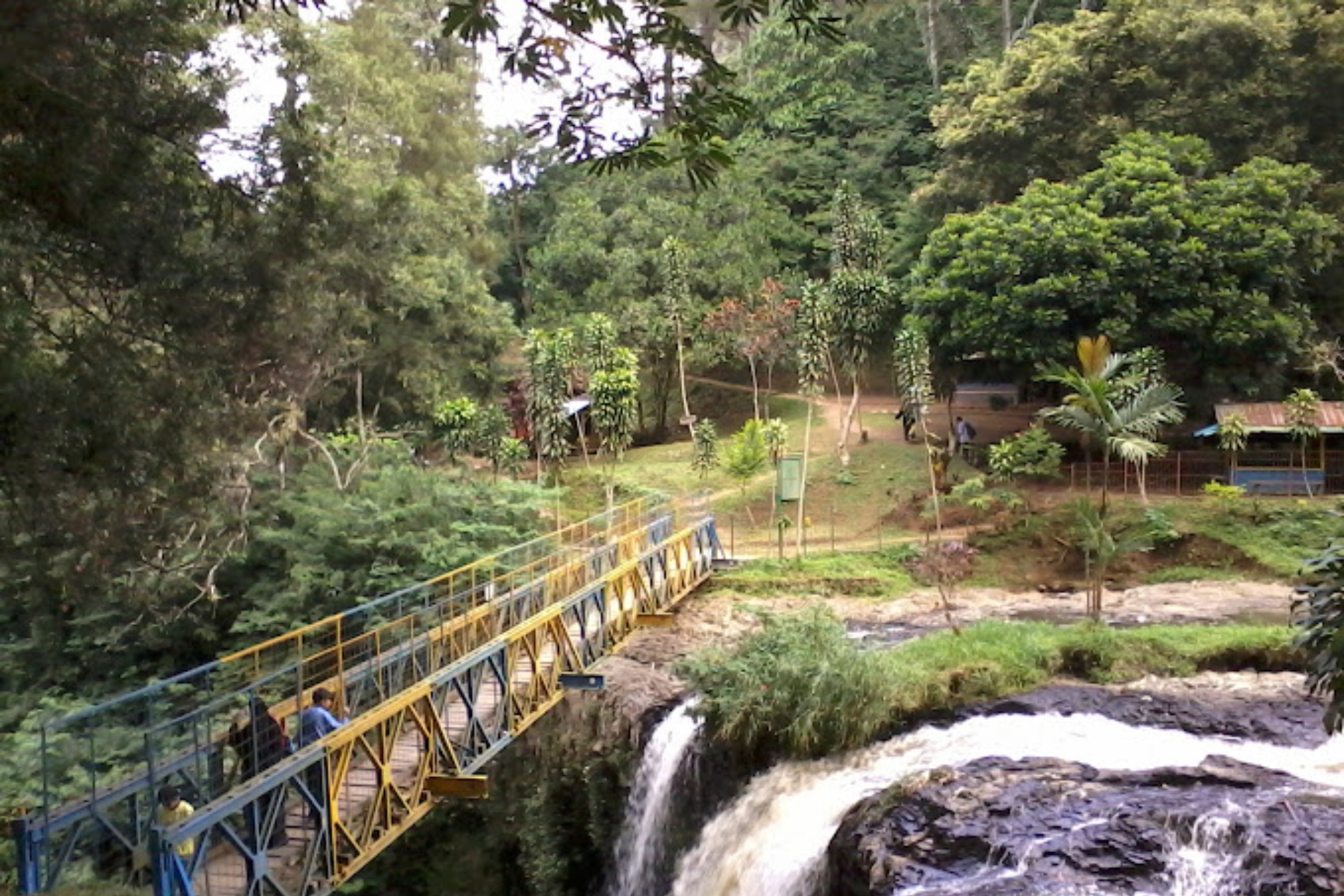 wisata hits di lembang, curug maribaya