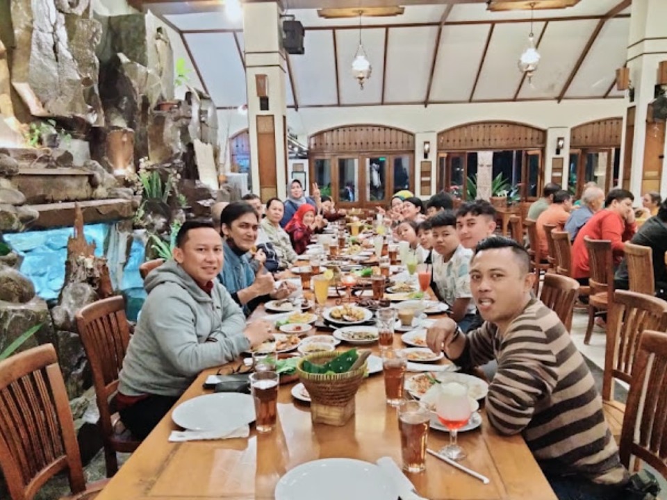 Restaurant Sindang Reret Bandung