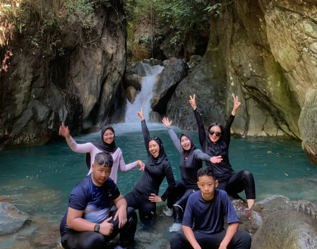 Curug Leuwi Hejo – Kolam Biru Toska di Tengah Hutan